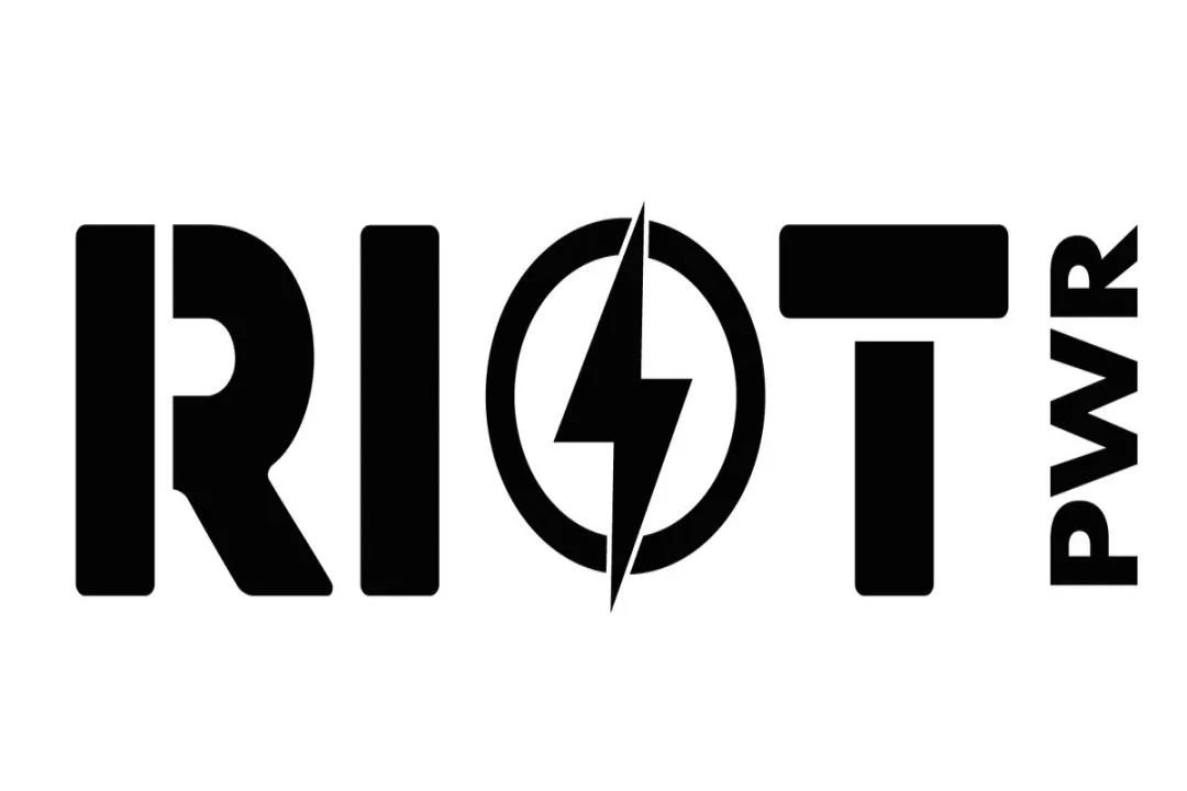 RiotPWR Launches New Dual Lightning and USB-C Gaming Controlle r_